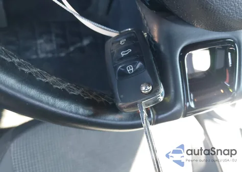 2018 Volkswagen Beetle 2.0T Coast/2.0T S из США, поврежденный, VIN 3VWFD7AT4JM709722